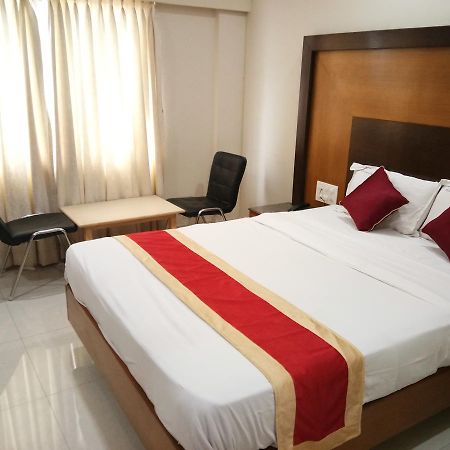 Hlv Grand Inn Бангалор Экстерьер фото