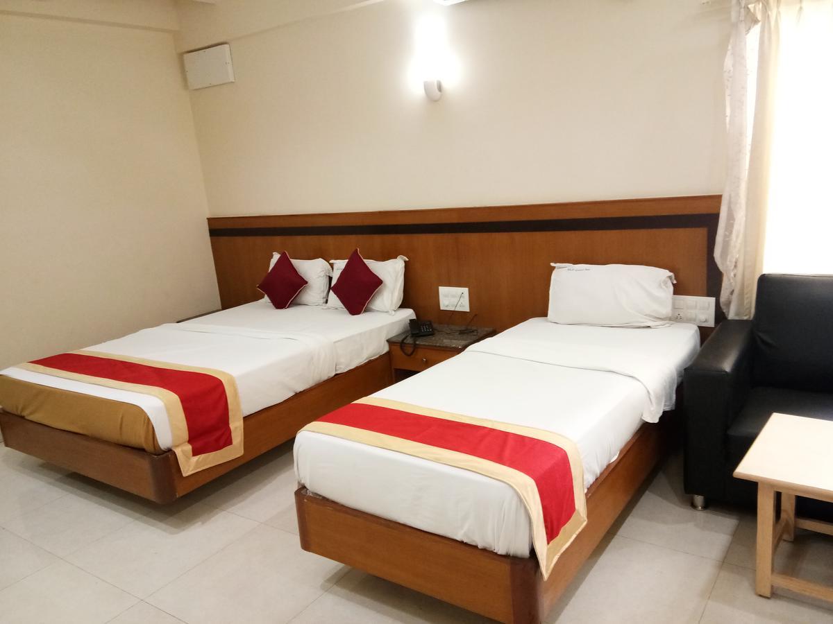 Hlv Grand Inn Бангалор Экстерьер фото